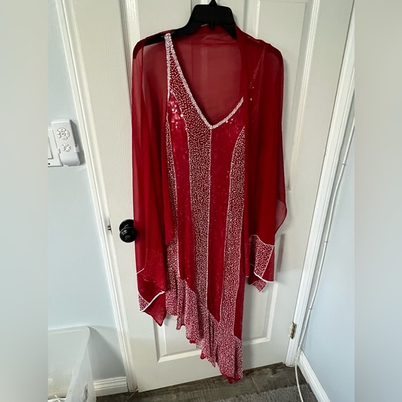 Beautiful red sequins evening gown with matching shawl & asymmetrical hem line - Picture 8 of 9